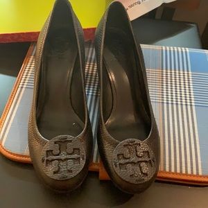 Tory Burch Sally Tumbled Leather black size 8.5